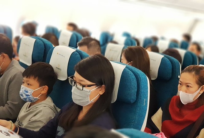 Đi máy bay không đeo khẩu trang có thể bị phạt đến 3 triệu đồng