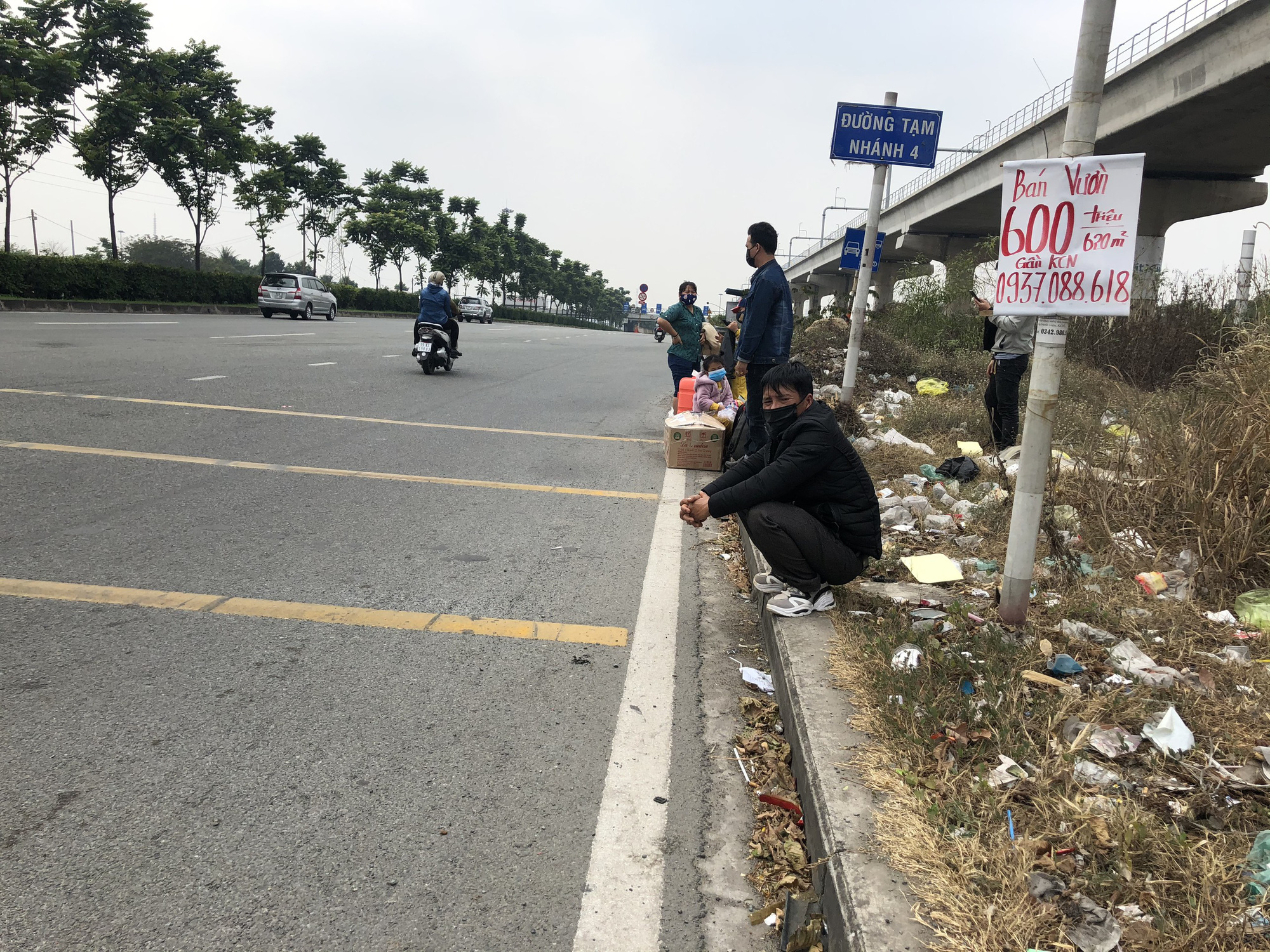 TP HCM: Người lao động phấn khởi quay lại l&agrave;m việc sau Tết - Ảnh 6.