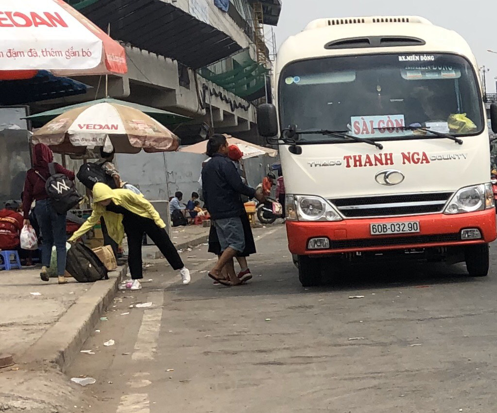 TP HCM: Người lao động phấn khởi quay lại l&agrave;m việc sau Tết - Ảnh 10.