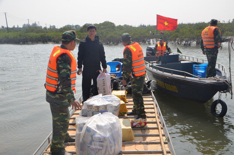 Phát hiện các vụ vận chuyển trái phép hàng chục ngàn khẩu trang y tế từ Việt Nam sang Trung Quốc