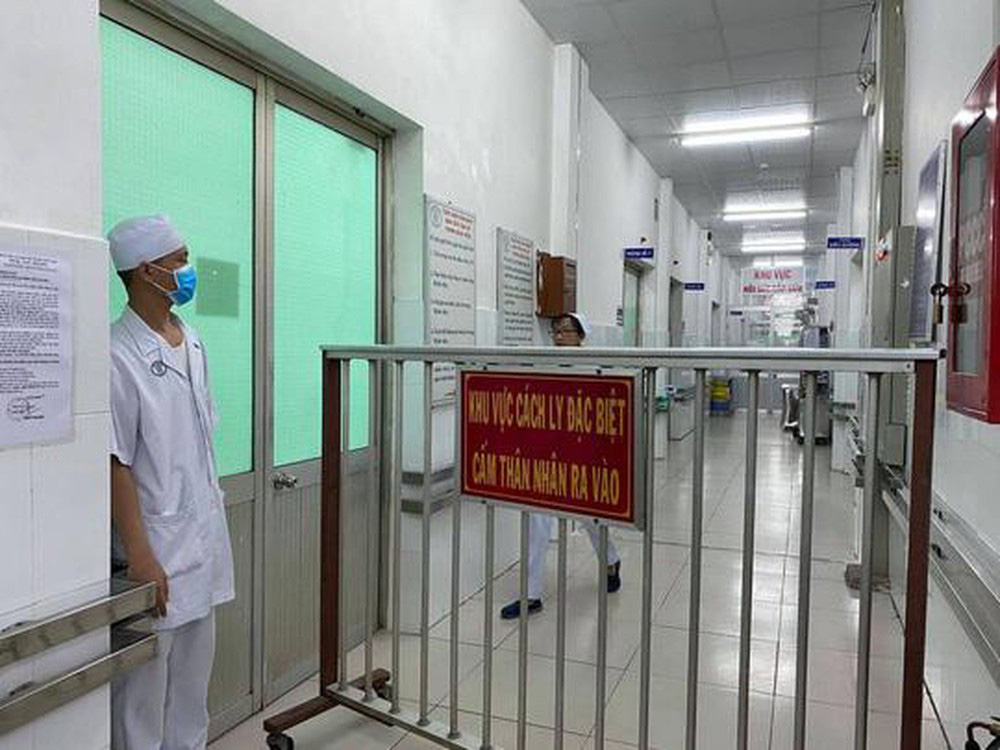 Một Việt kiều Mỹ dương tính với corona, cách ly nhân viên khách sạn tại quận 3