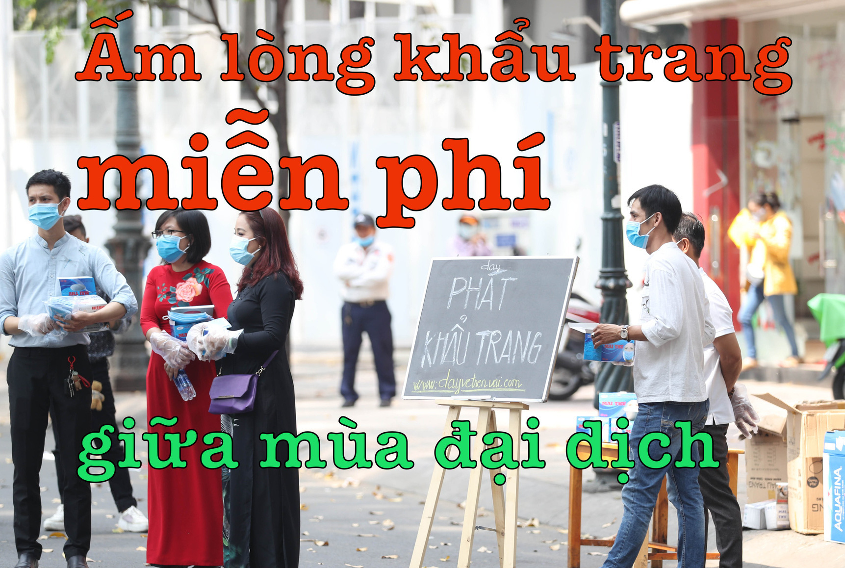 Ấm lòng khẩu trang miễn phí giữa mùa đại dịch