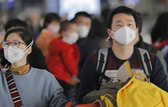 Đeo khẩu trang đúng cách để phòng ngừa virus corona