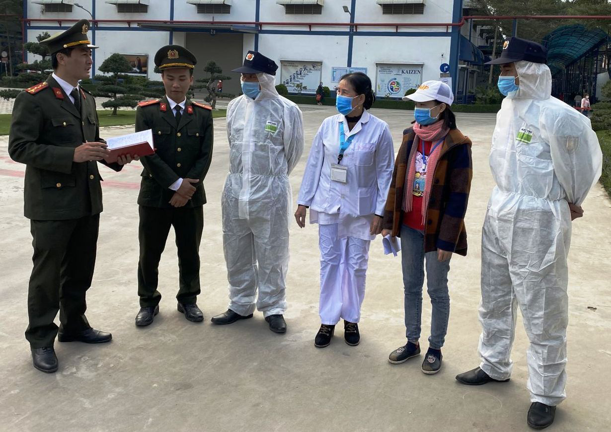 Hàng trăm người Trung Quốc trở lại Thanh Hóa làm việc sau Tết