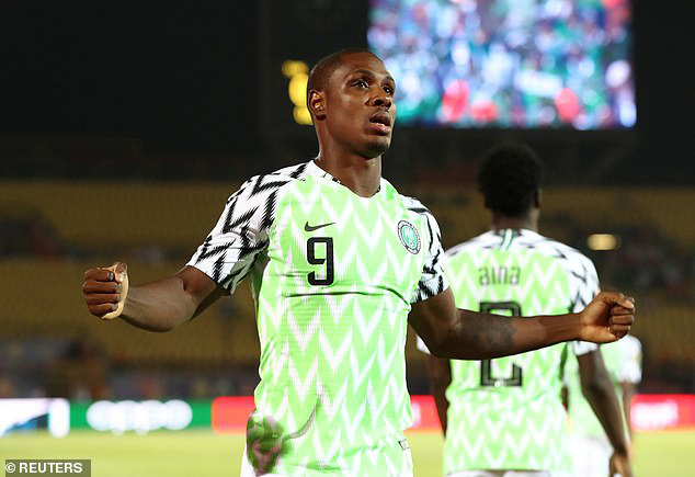 Vua ph&aacute; lưới C&uacute;p ch&acirc;u Phi Odion Ighalo bất ngờ gia nhập Man United  - Ảnh 5.