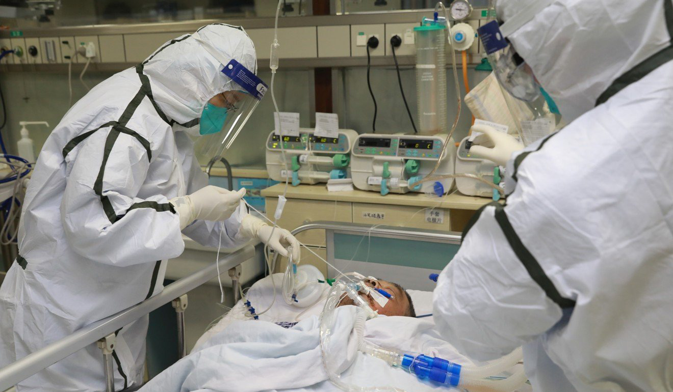 Bệnh viện “vỡ trận”, tính mạng y bác sĩ bị đe dọa hơn người nhiễm virus corona