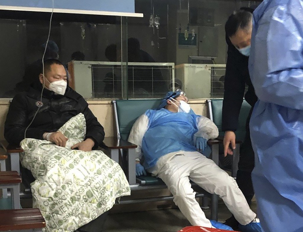 Thế giới trong vòng xoáy virus corona: Những bức hình ám ảnh - Ảnh 22.