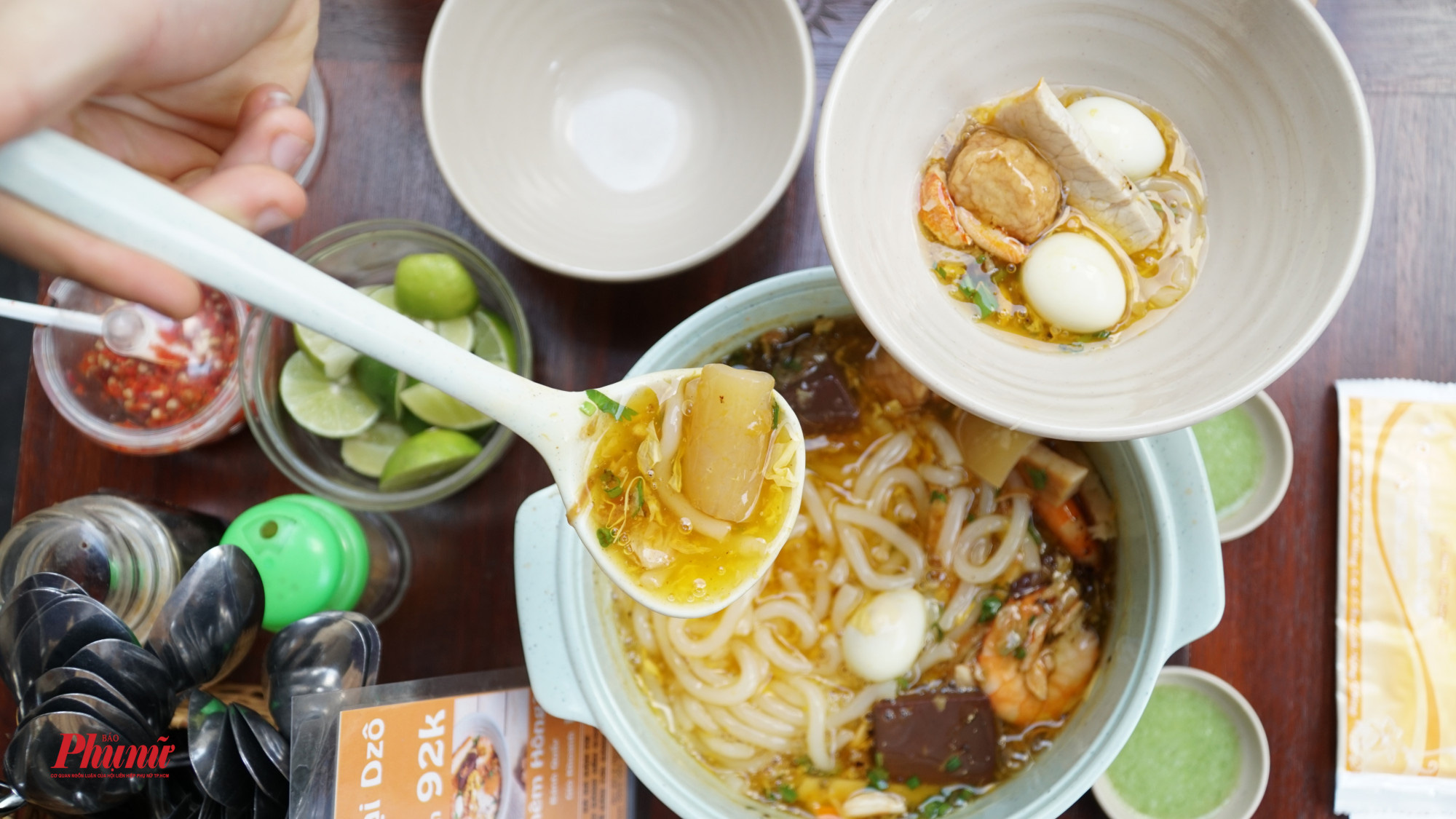 Có gì trong "nồi" bánh canh giá 92.000 đồng