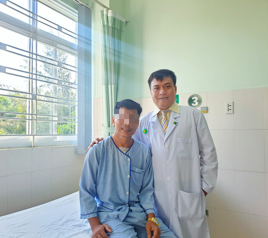 Phẫu thuật thành công bệnh nhân hở nặng van và phình to gốc động mạch chủ - Ảnh 1.