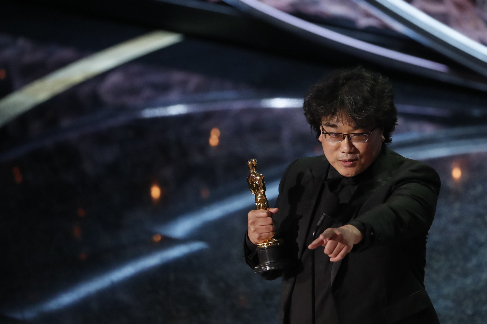 2020-02-10T032929Z_463329467_HP1EG2A09P5YU_RTRMADP_3_AWARDS-OSCARS