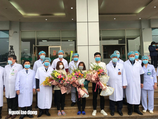 Tường thuật: 3 bệnh nh&acirc;n nhiễm virus corona xuất viện - Ảnh 7.