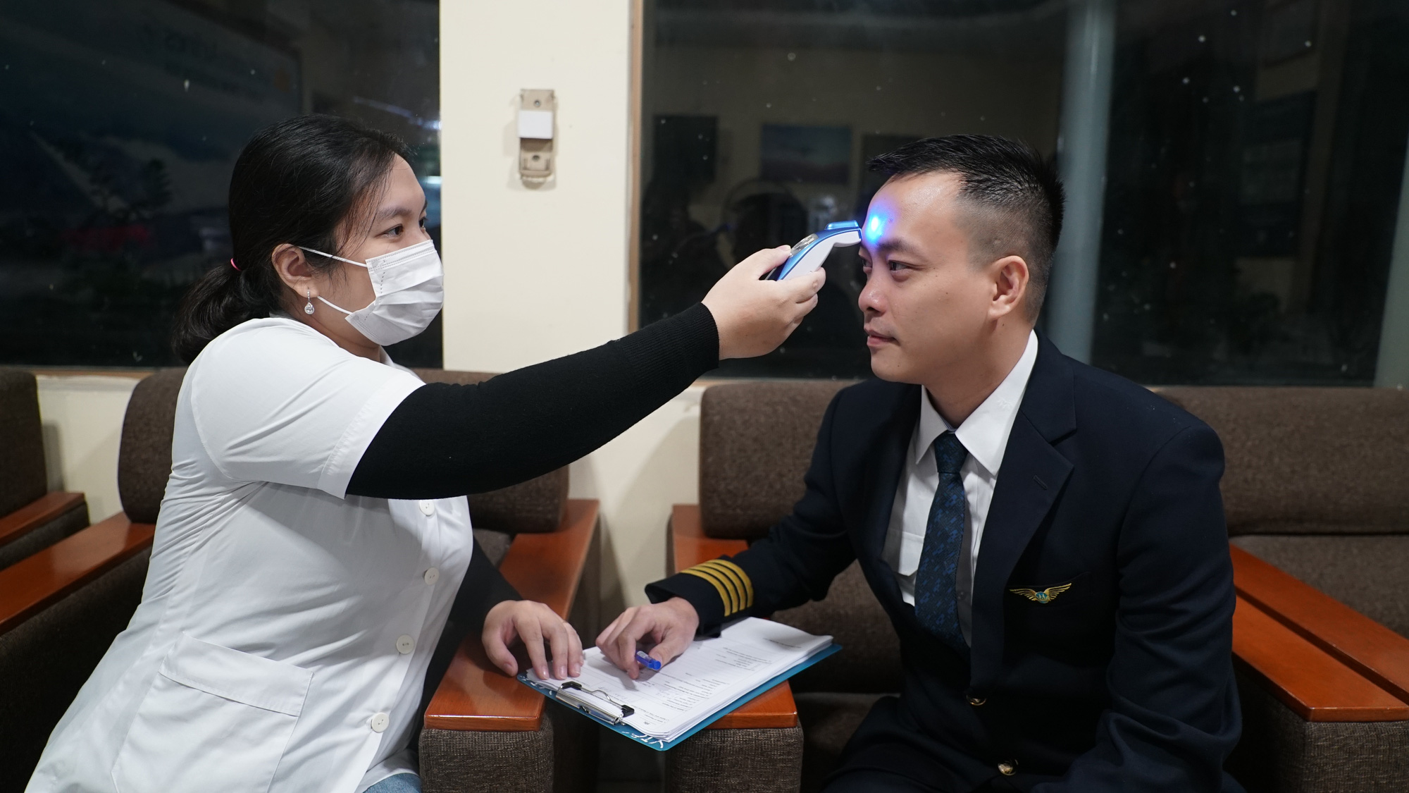 Hậu trường chuyến bay đưa c&ocirc;ng d&acirc;n Việt Nam từ t&acirc;m dịch Vũ H&aacute;n về nước - Ảnh 2.