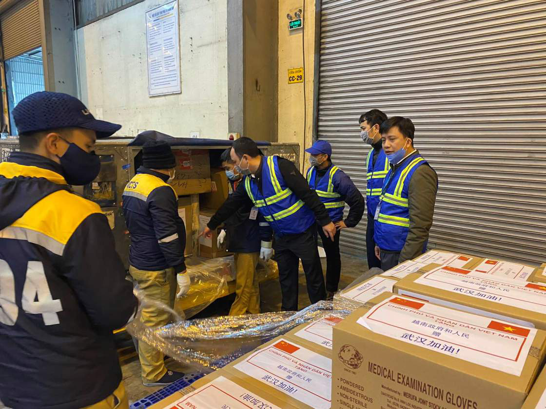 Hậu trường chuyến bay đưa c&ocirc;ng d&acirc;n Việt Nam từ t&acirc;m dịch Vũ H&aacute;n về nước - Ảnh 11.