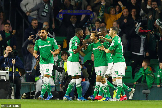 Rượt đuổi tỉ số đi&ecirc;n rồ, Barcelona ngược d&ograve;ng hạ chủ nh&agrave; Betis - Ảnh 2.