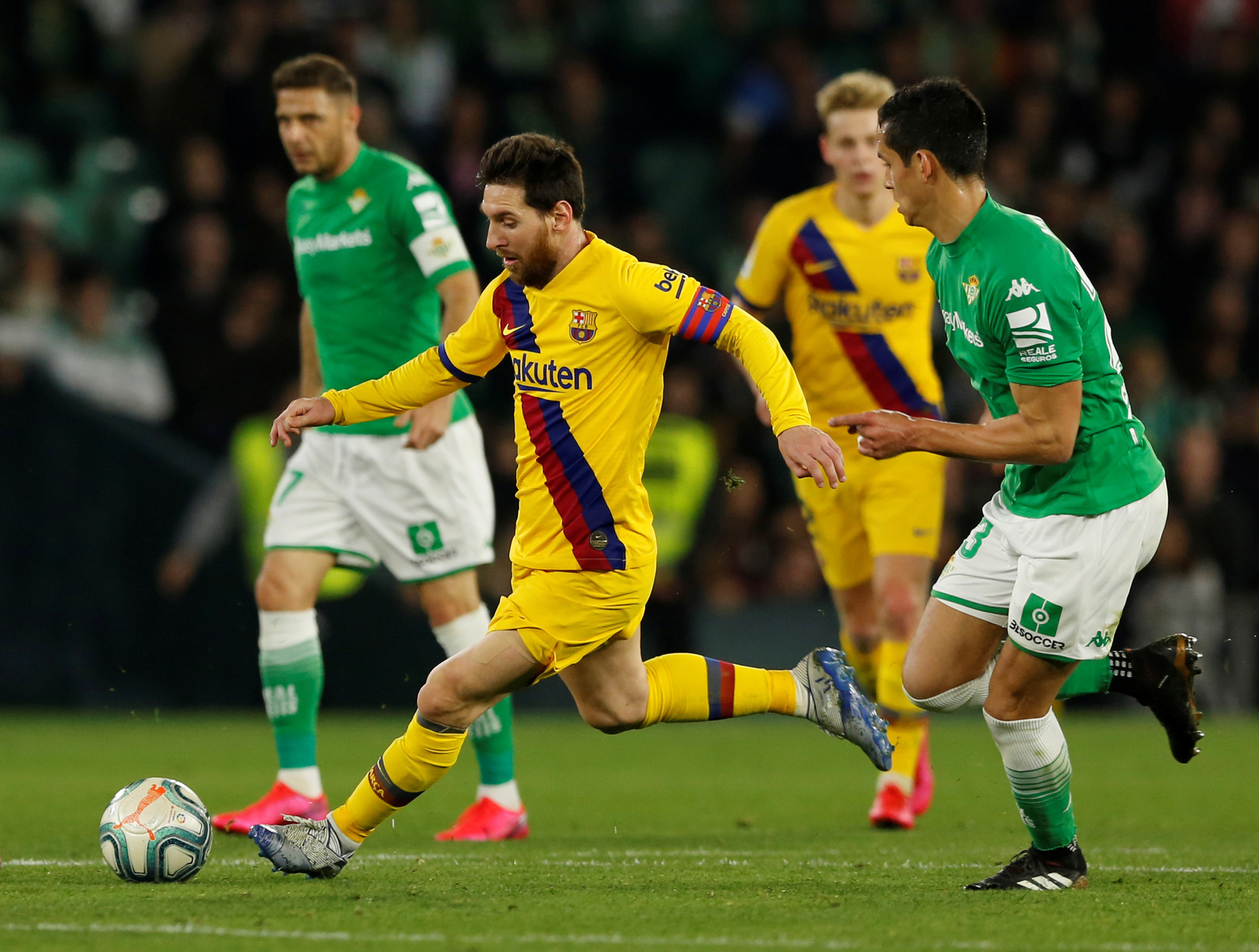 Rượt đuổi tỉ số "điên rồ", Barcelona ngược dòng hạ chủ nhà Betis