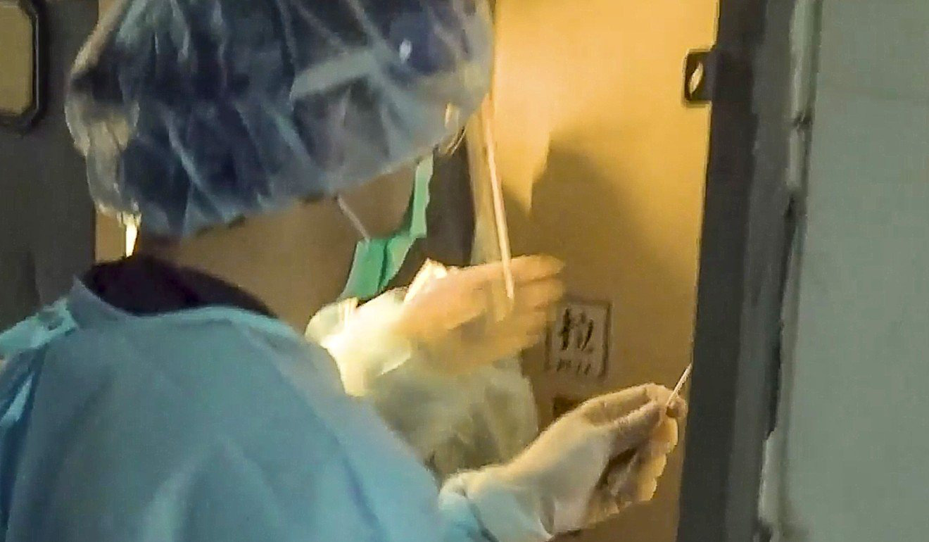 Virus corona: Đi ăn lẩu chung, 9 người Hồng Kông trong một nhà nhiễm bệnh