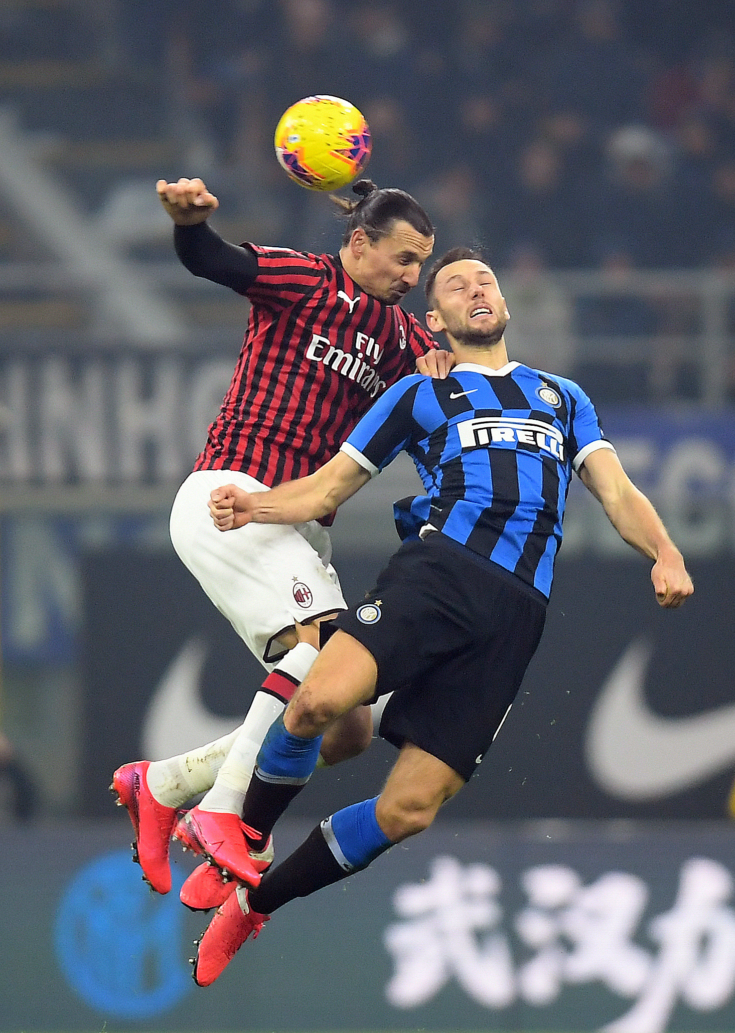 Ibrahimovic đua tài Lukaku, AC Milan thua sốc trận derby Milan - Ảnh 3.