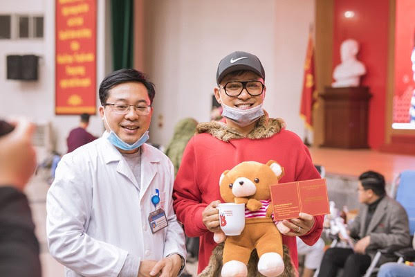 Tuấn Hưng hiến m&aacute;u giữa m&ugrave;a dịch bệnh - Ảnh 2.