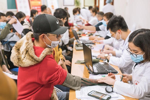 Tuấn Hưng hiến m&aacute;u giữa m&ugrave;a dịch bệnh - Ảnh 3.