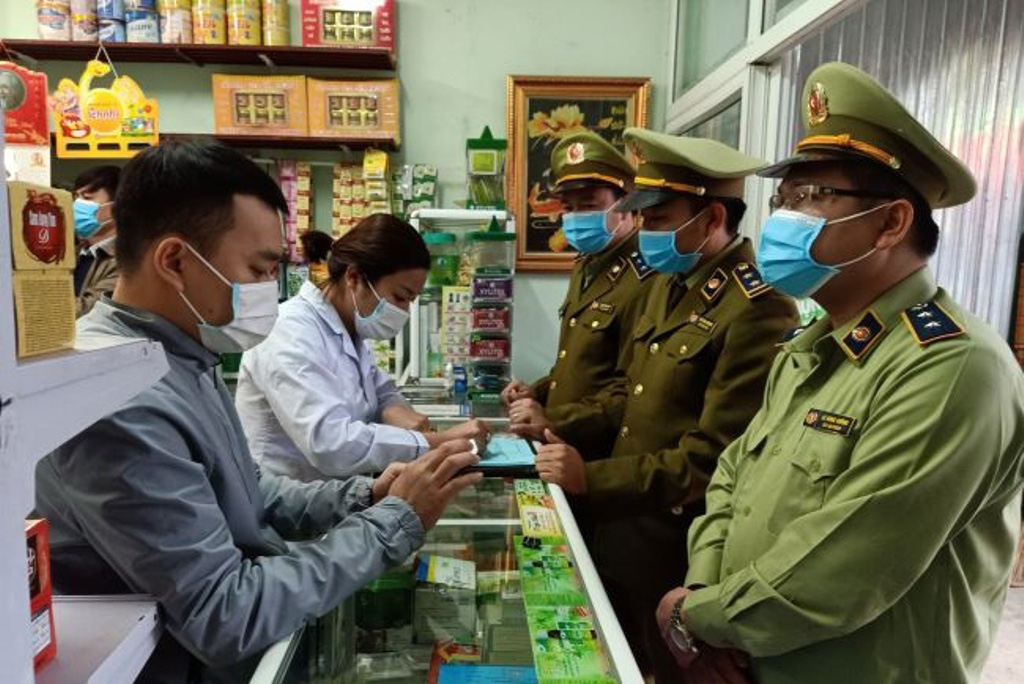 "Chặt chém" giá khẩu trang trong dịch nCoV, 4 nhà thuốc bị rút giấy phép kinh doanh