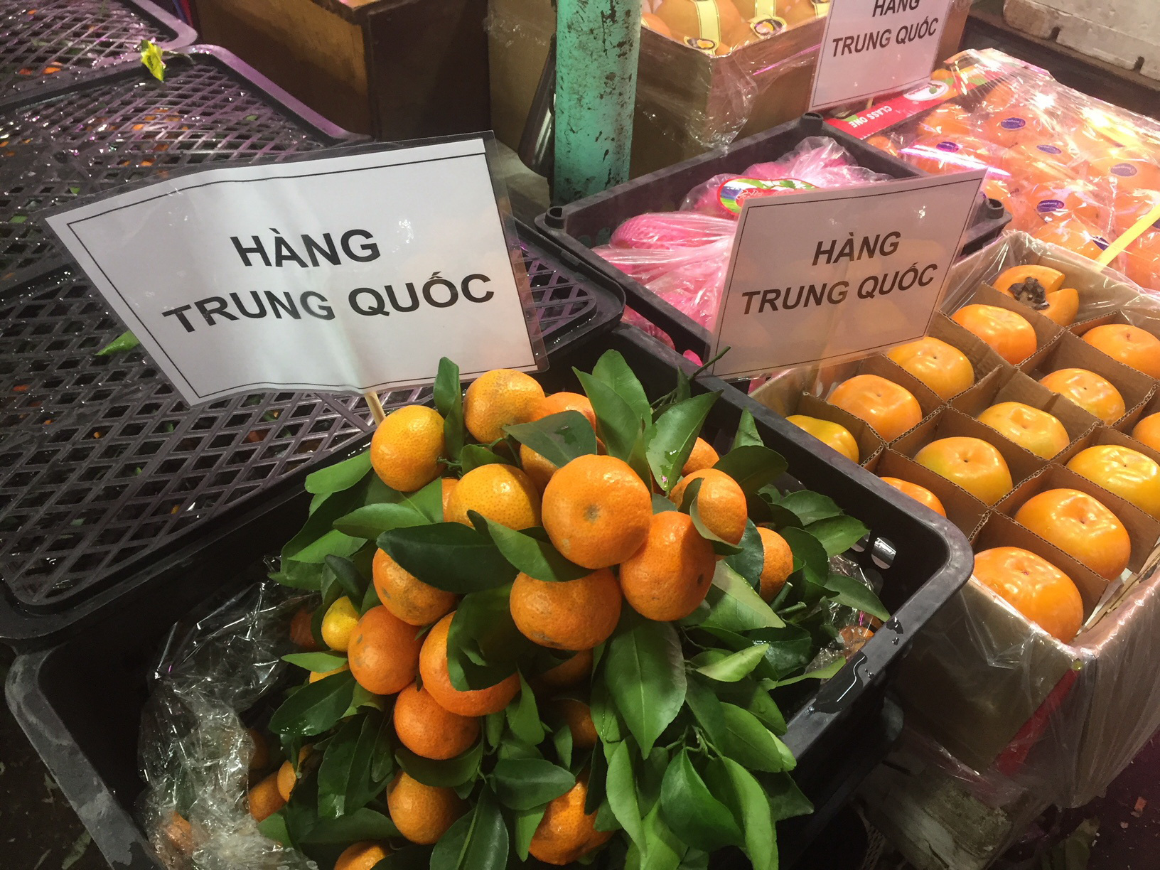 Các cửa khẩu tạm đóng sao rau củ quả Trung Quốc vẫn bán đầy chợ?