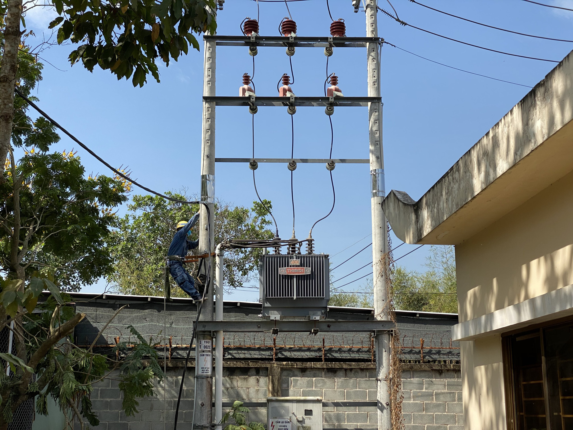Ứng phó dịch nCoV: TP HCM khẩn trương cấp điện cho 2 bệnh viện dã chiến