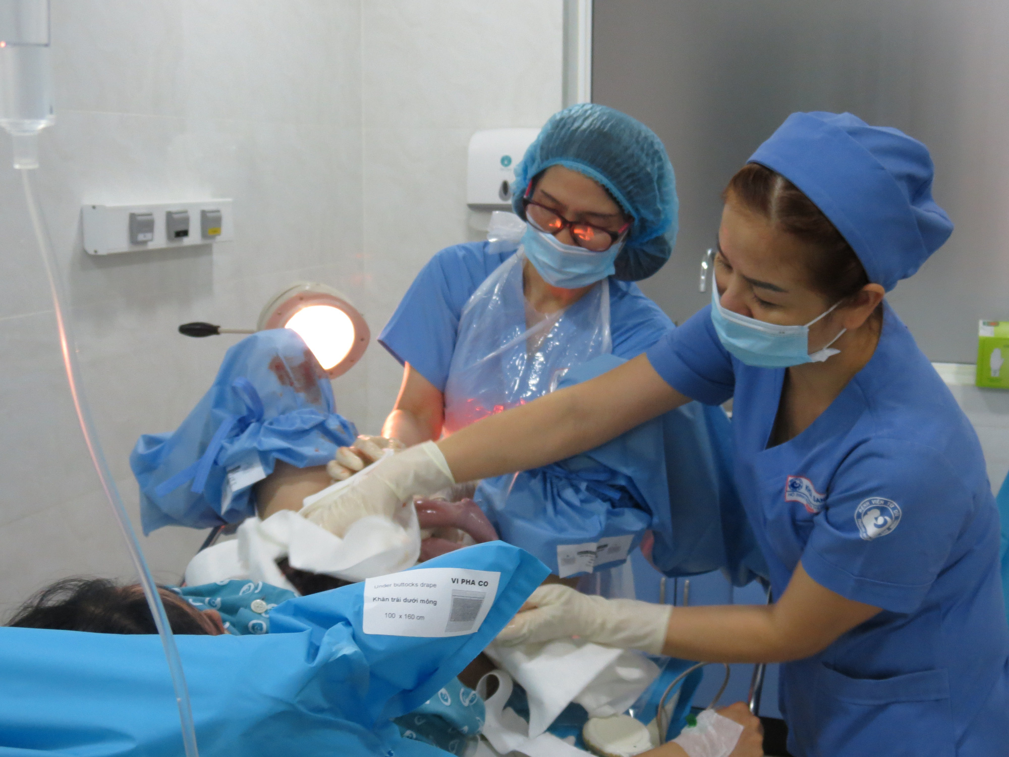 Cấp cứu một sản phụ suýt nguy vì sinh con "thuận tự nhiên"