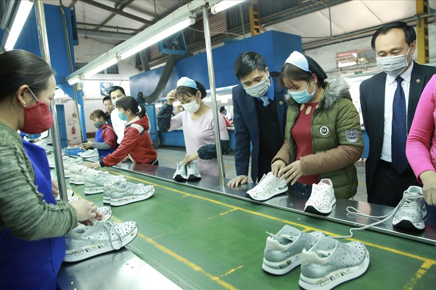 Hỗ trợ kinh phí mua khẩu trang, trông con... giúp người lao động phòng, chống dịch nCoV