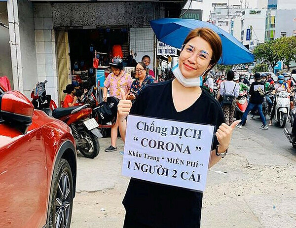 Pha L&ecirc; phẫn nộ v&igrave; mua phải khẩu trang phế thải - Ảnh 1.