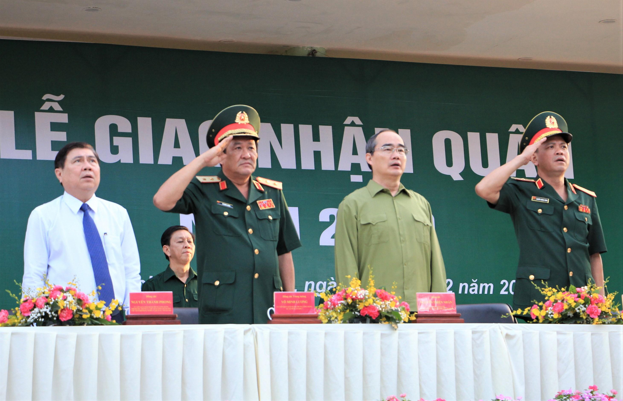 H&agrave;ng ng&agrave;n thanh ni&ecirc;n TP HCM l&ecirc;n đường nhập ngũ - Ảnh 1.