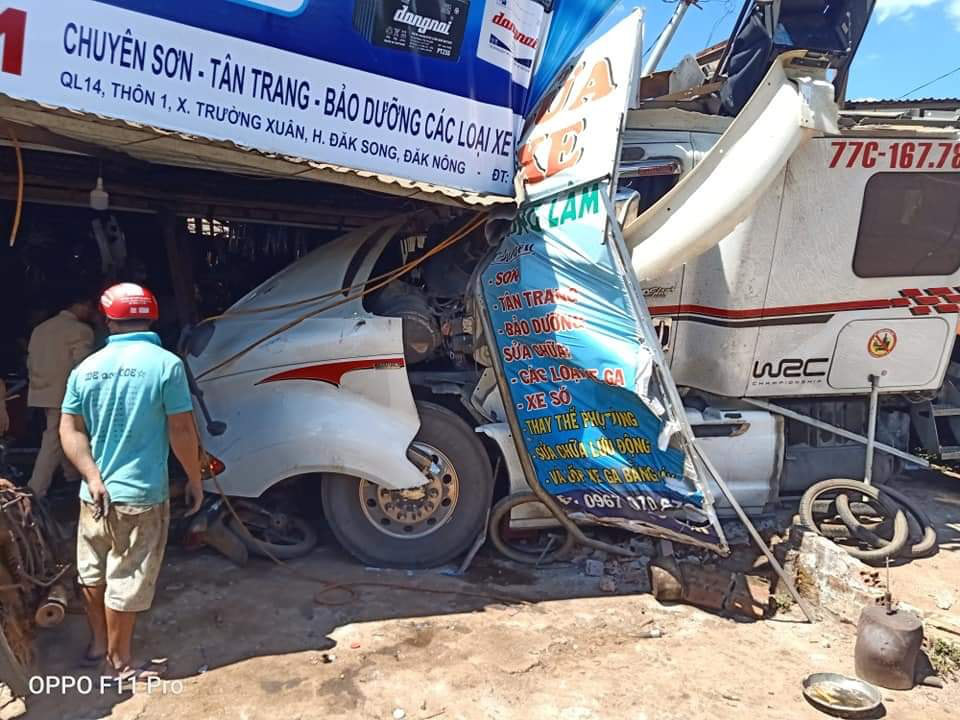 Tai nạn chồng tai nạn, đường Hồ Chí Minh ùn ứ nhiều giờ