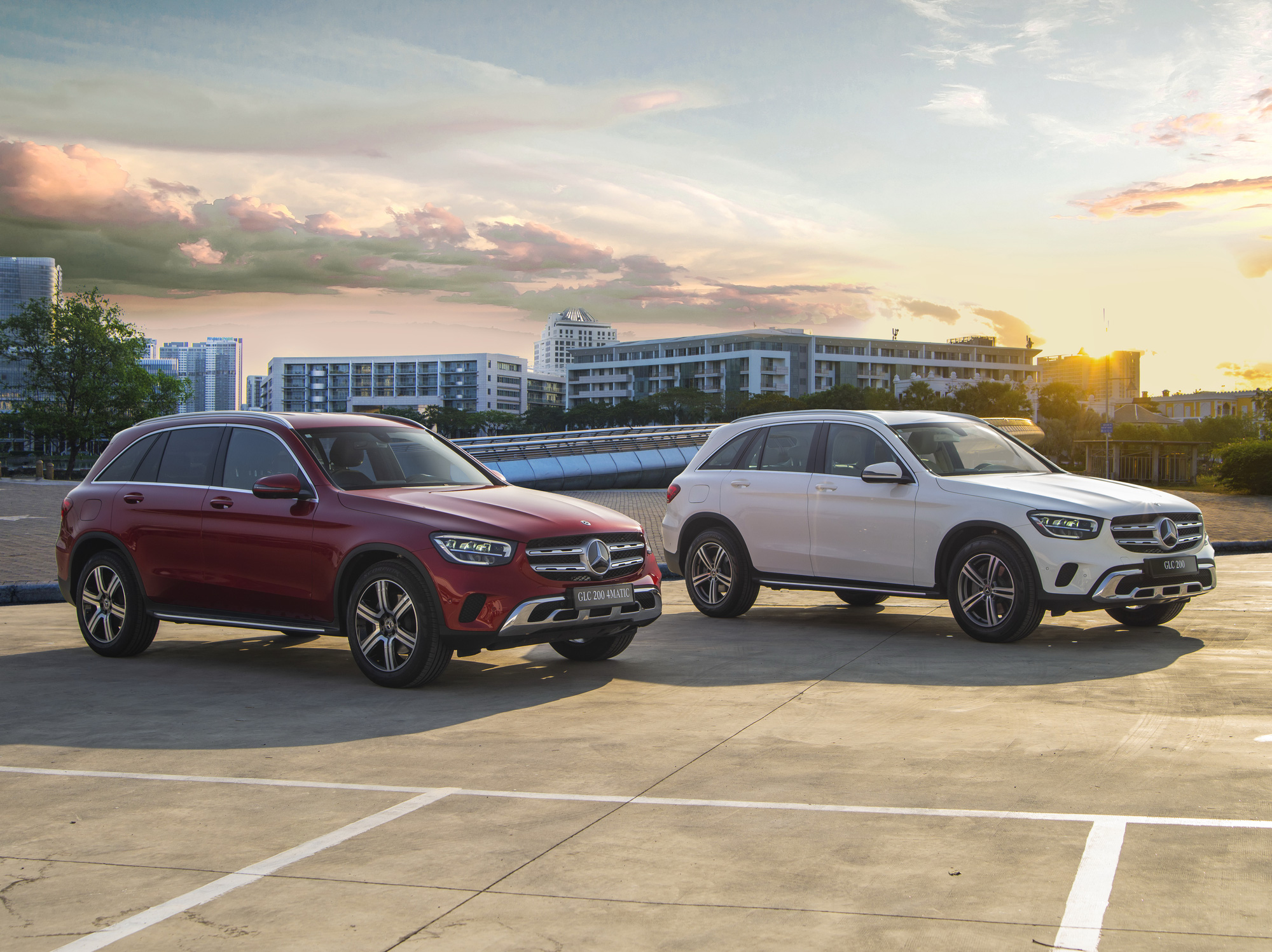 Mercedes-Benz Việt Nam tung ra nhiều mẫu xe mới - Ảnh 1.