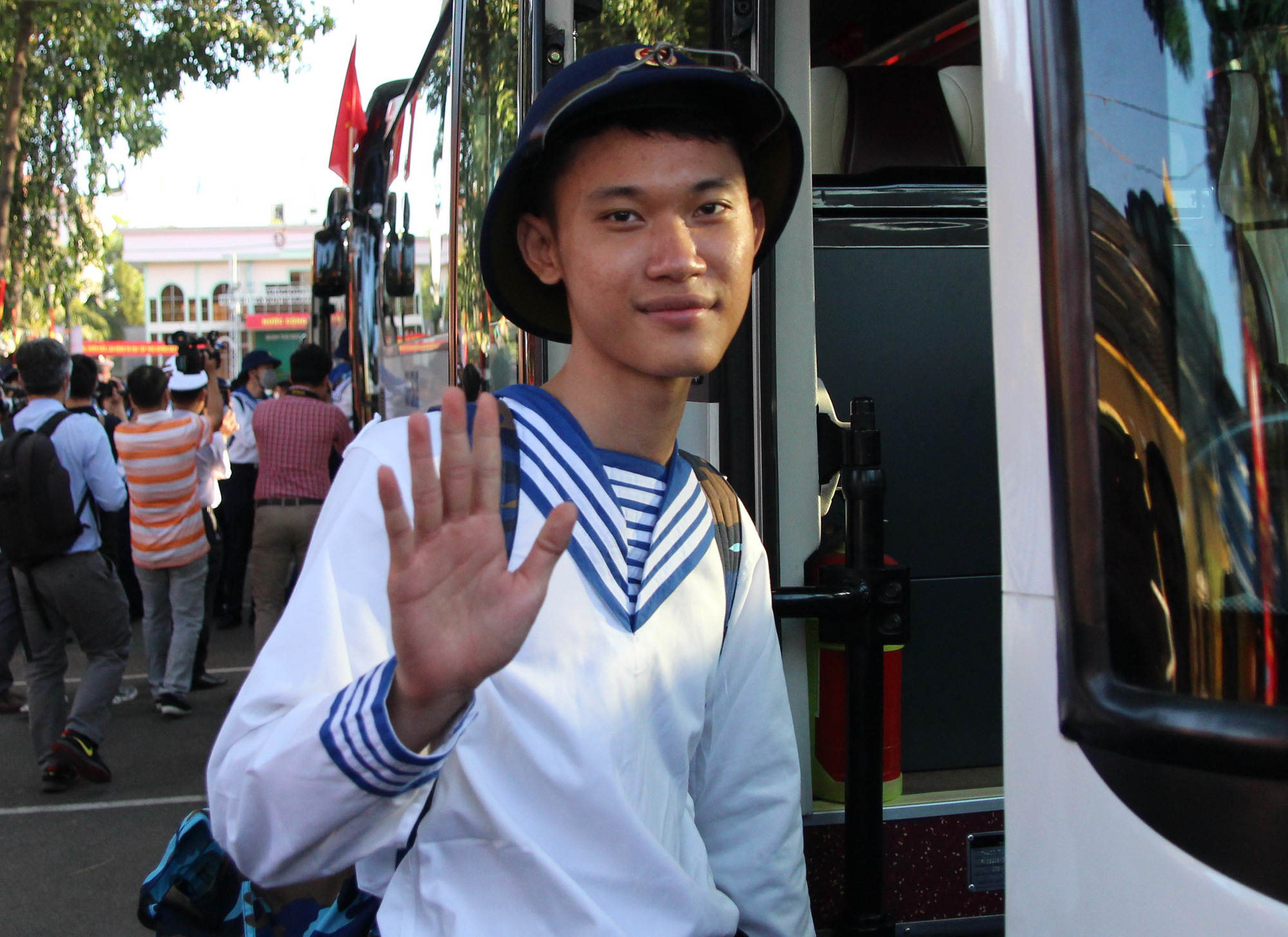 H&agrave;ng ng&agrave;n thanh ni&ecirc;n TP HCM l&ecirc;n đường nhập ngũ - Ảnh 5.