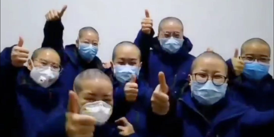 Virus corona (Covid-19): Y tá cạo trọc đầu hướng về Vũ Hán