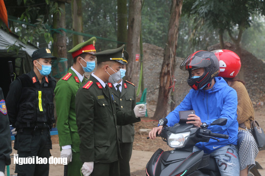 Cuộc sống của người d&acirc;n x&atilde; Sơn L&ocirc;i trong ng&agrave;y đầu bị c&aacute;ch ly bởi dịch Covid-19 - Ảnh 3.