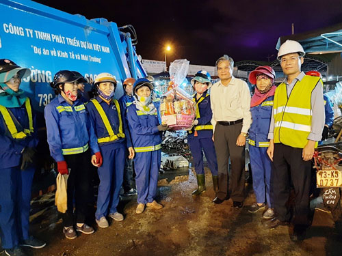 Quảng B&igrave;nh: Đẩy mạnh chăm lo đo&agrave;n vi&ecirc;n - lao động - Ảnh 1.