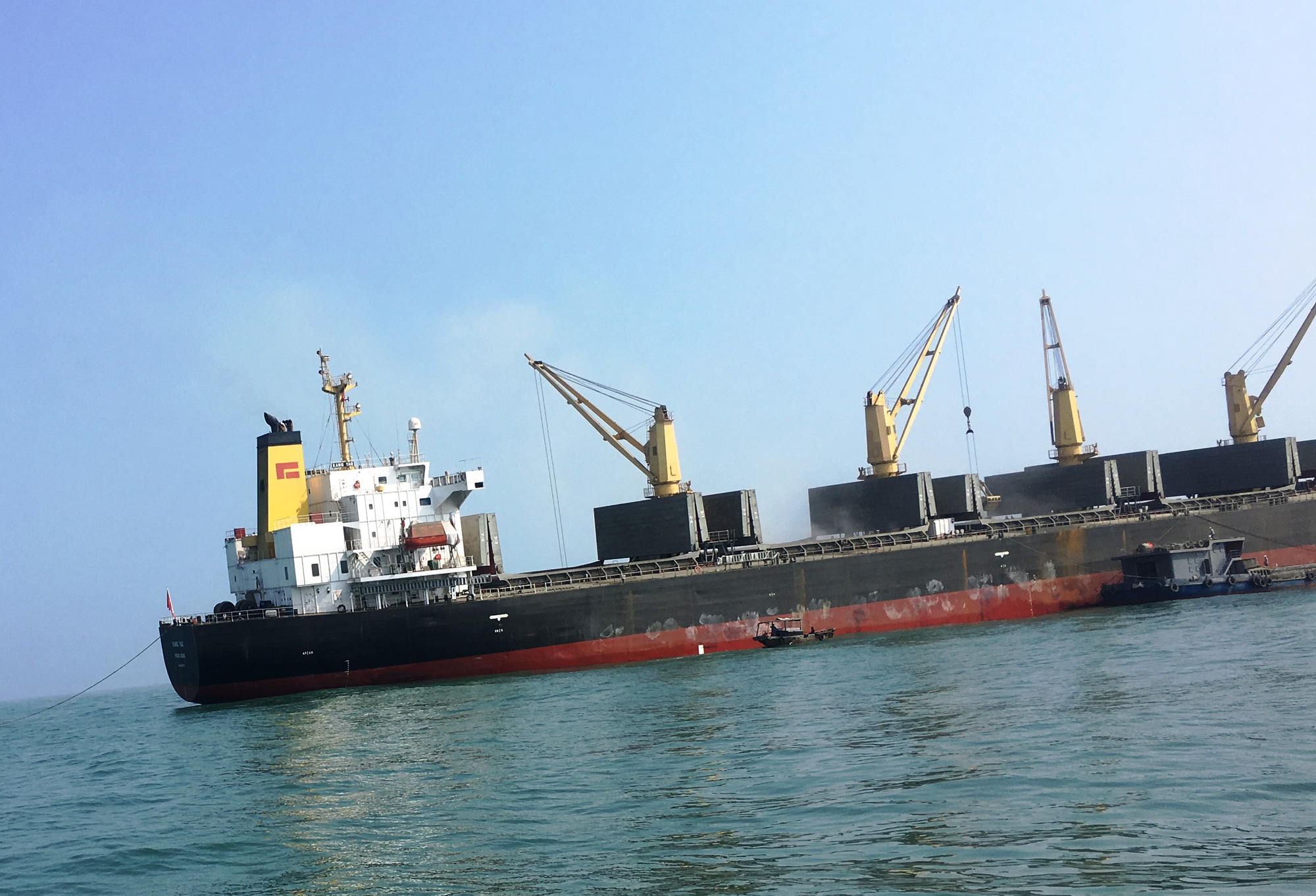 Cách ly 10 thuyền viên tàu Pacific Horse đi từ Hồng Kông về Quảng Bình