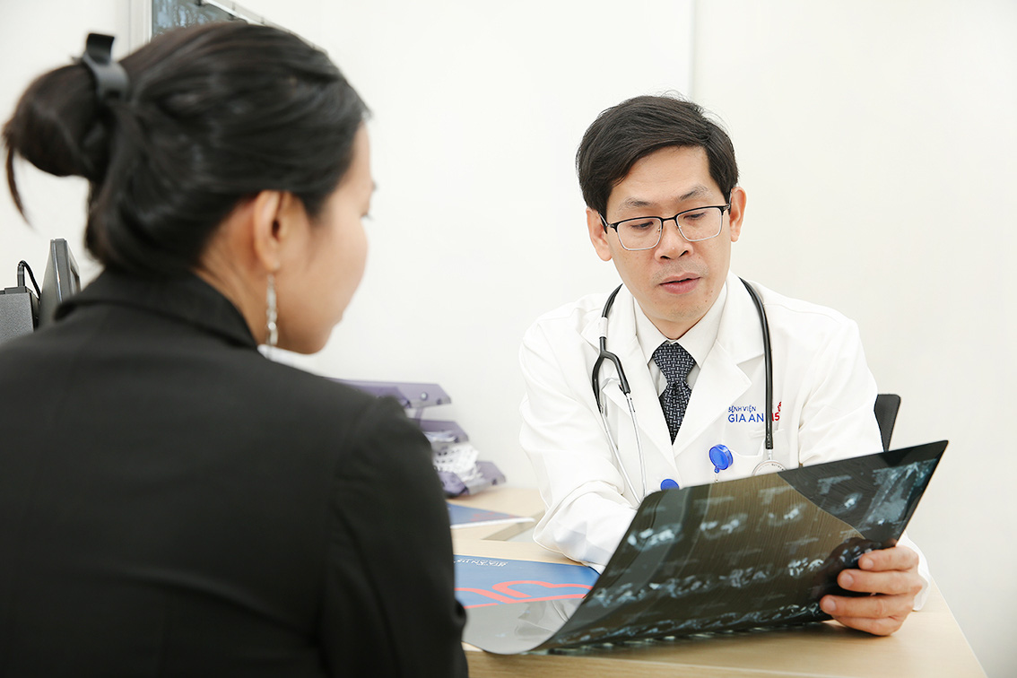 Ph&uacute;t gi&acirc;y giải tắc mật cho ca bệnh đ&atilde; h&ocirc;n m&ecirc; - Ảnh 2.
