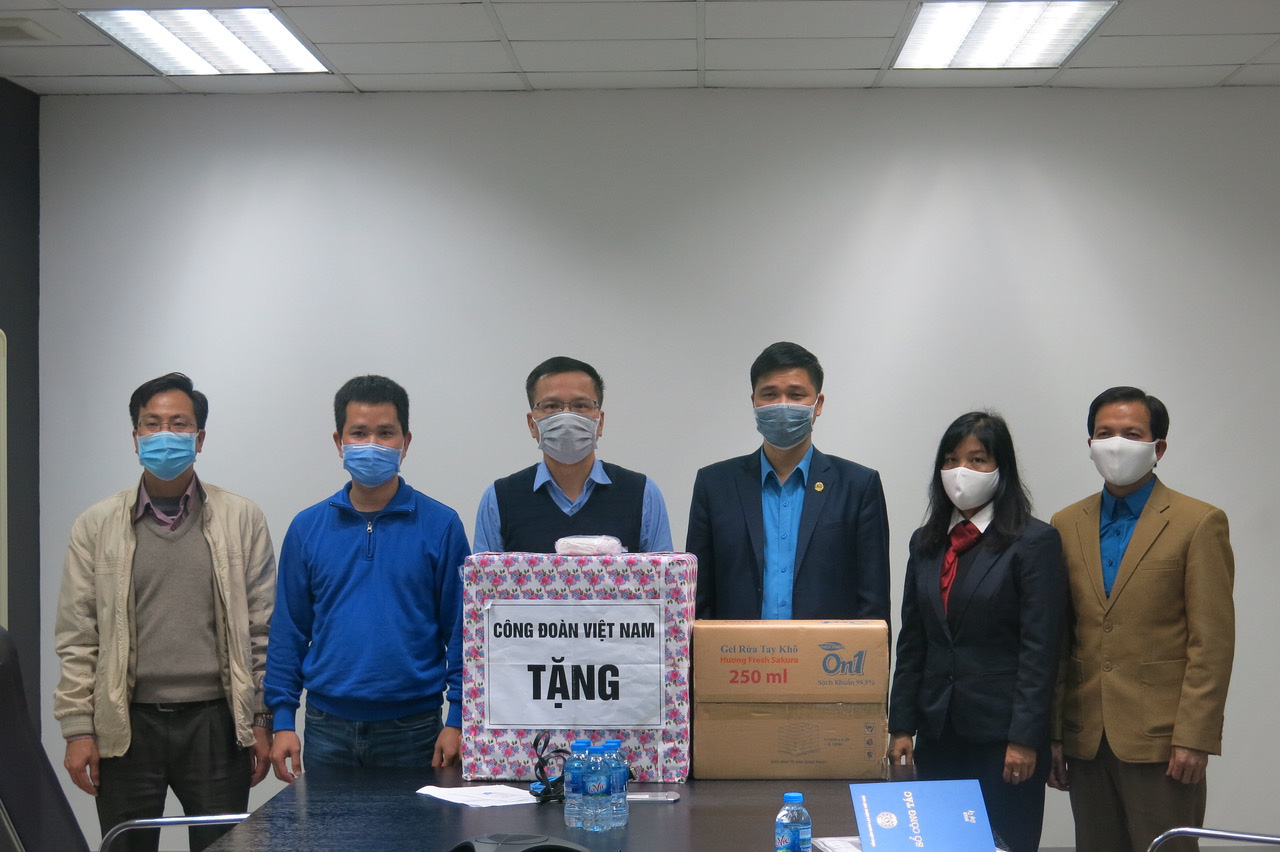 Lãnh đạo Tổng LĐLĐ Việt Nam kiểm tra công tác phòng chống dịch Covid-19 tại tỉnh Vĩnh Phúc - Ảnh 2.