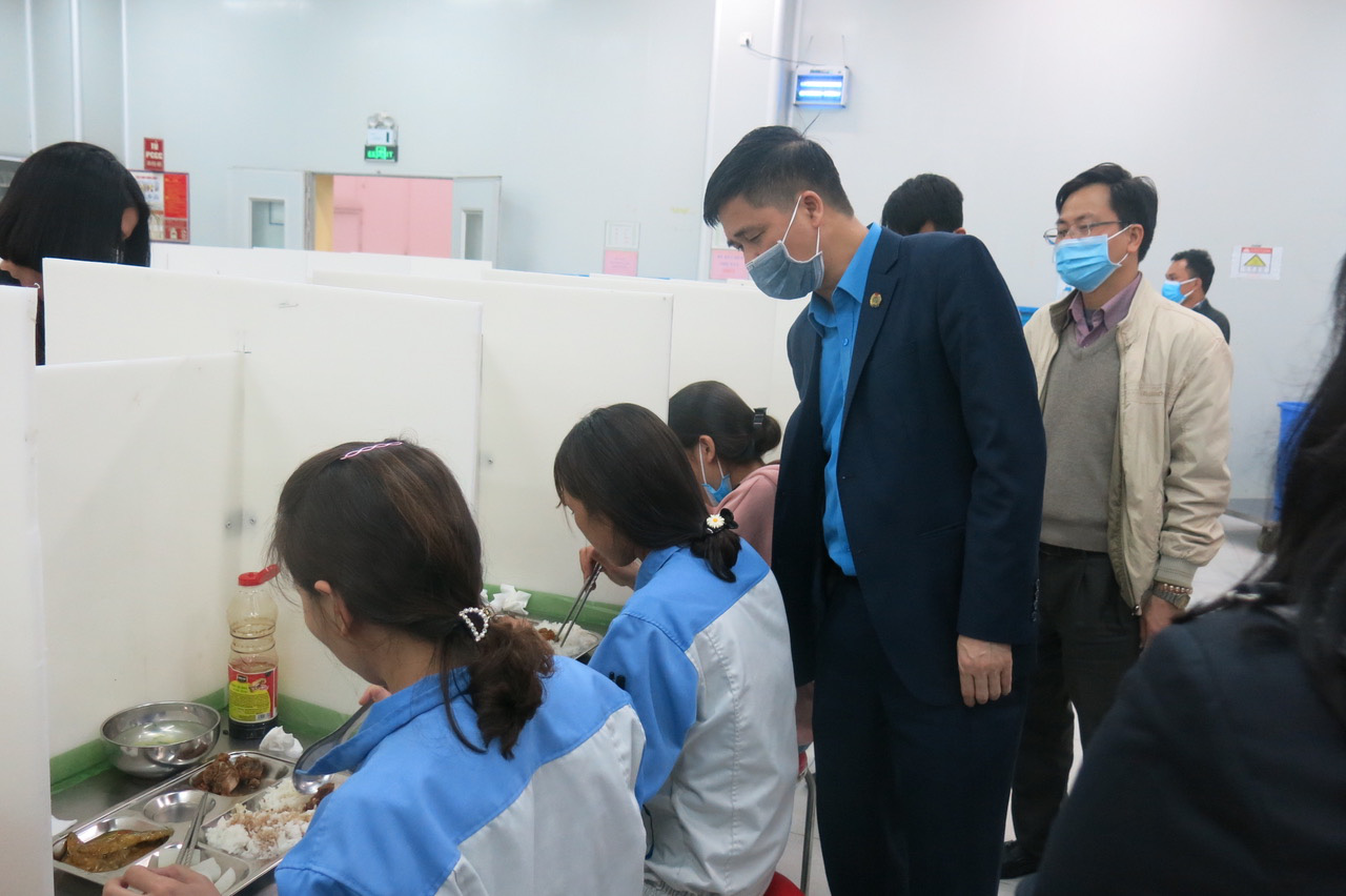 Lãnh đạo Tổng LĐLĐ Việt Nam kiểm tra công tác phòng chống dịch Covid-19 tại tỉnh Vĩnh Phúc - Ảnh 3.