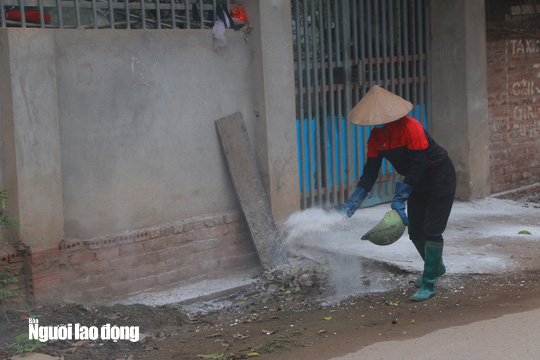 Cuộc sống của người d&acirc;n x&atilde; Sơn L&ocirc;i trong ng&agrave;y đầu bị c&aacute;ch ly bởi dịch Covid-19 - Ảnh 8.