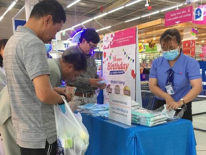 Hơn 2,5 triệu khẩu trang y tế sản xuất mỗi ngày ở TP HCM được bán đi đâu?