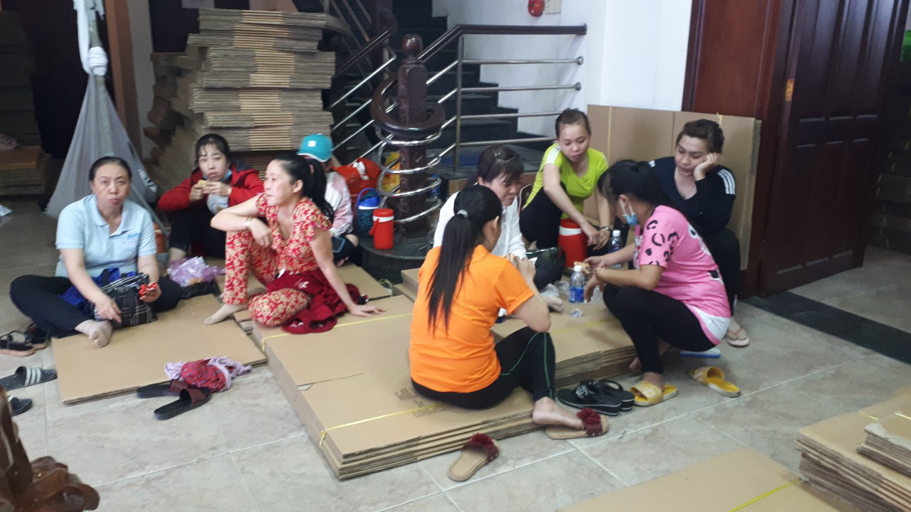 Vụ cạn t&igrave;nh với c&ocirc;ng nh&acirc;n: Vẫn c&ograve;n tranh chấp - Ảnh 1.