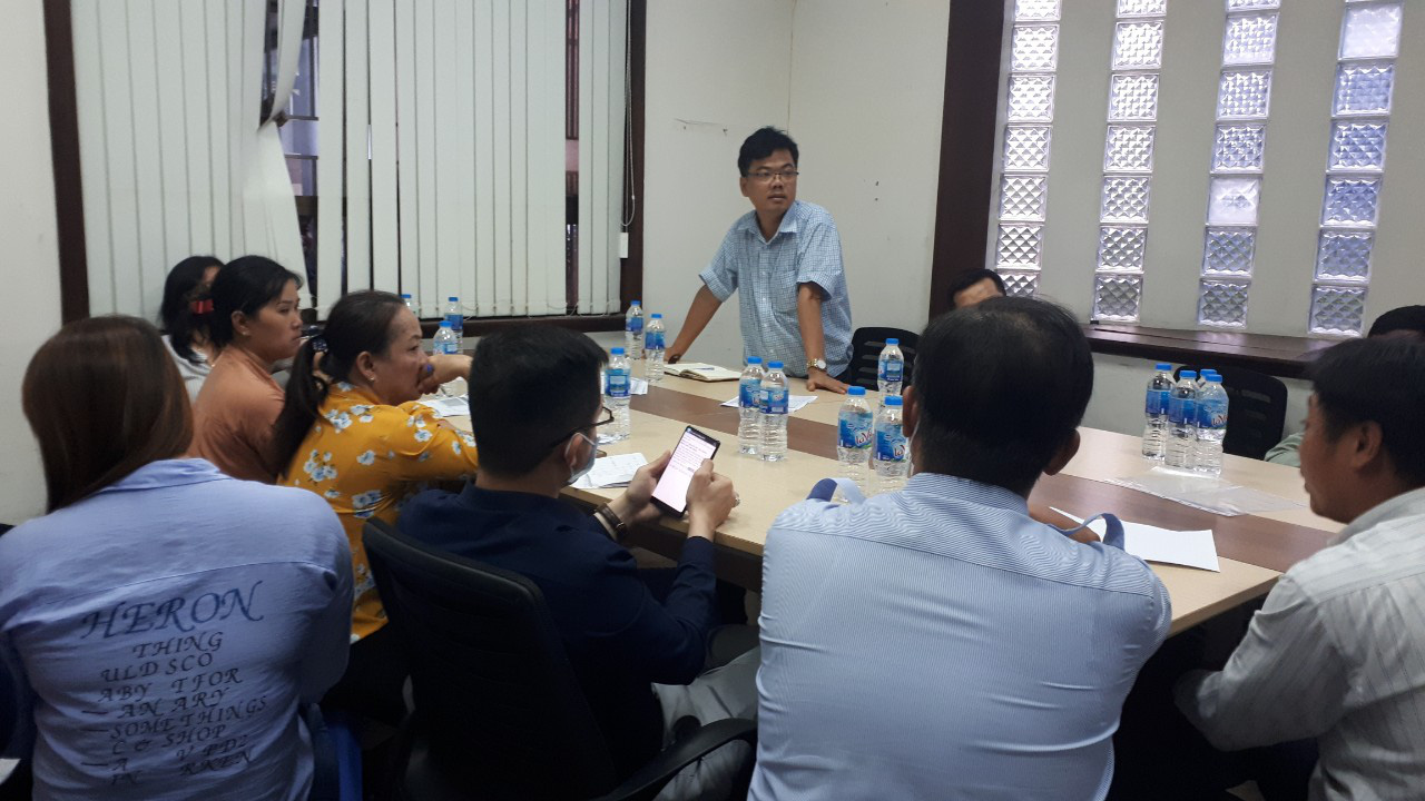 Vụ cạn t&igrave;nh với c&ocirc;ng nh&acirc;n: Vẫn c&ograve;n tranh chấp - Ảnh 3.
