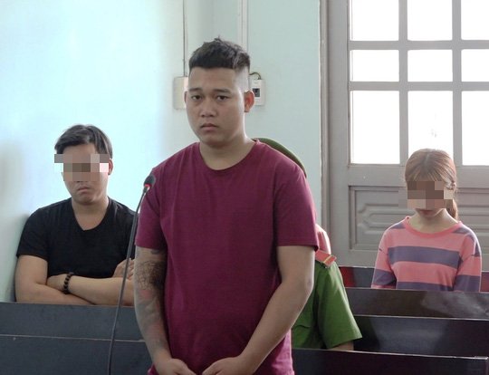Nam thanh ni&ecirc;n rước họa v&agrave;o th&acirc;n khi thấy bạn nhậu l&acirc;u t&iacute;nh tiền - Ảnh 1.