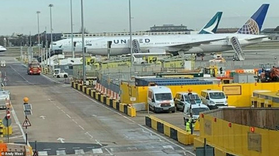 Truyền thông Anh: Phong tỏa đồng loạt 8 máy bay tại sân bay Heathrow vì Covid-19