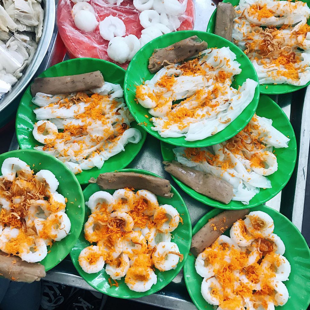 Những khu ẩm thực nổi tiếng h&uacute;t kh&aacute;ch ở Đ&agrave; Nẵng - Ảnh 1.