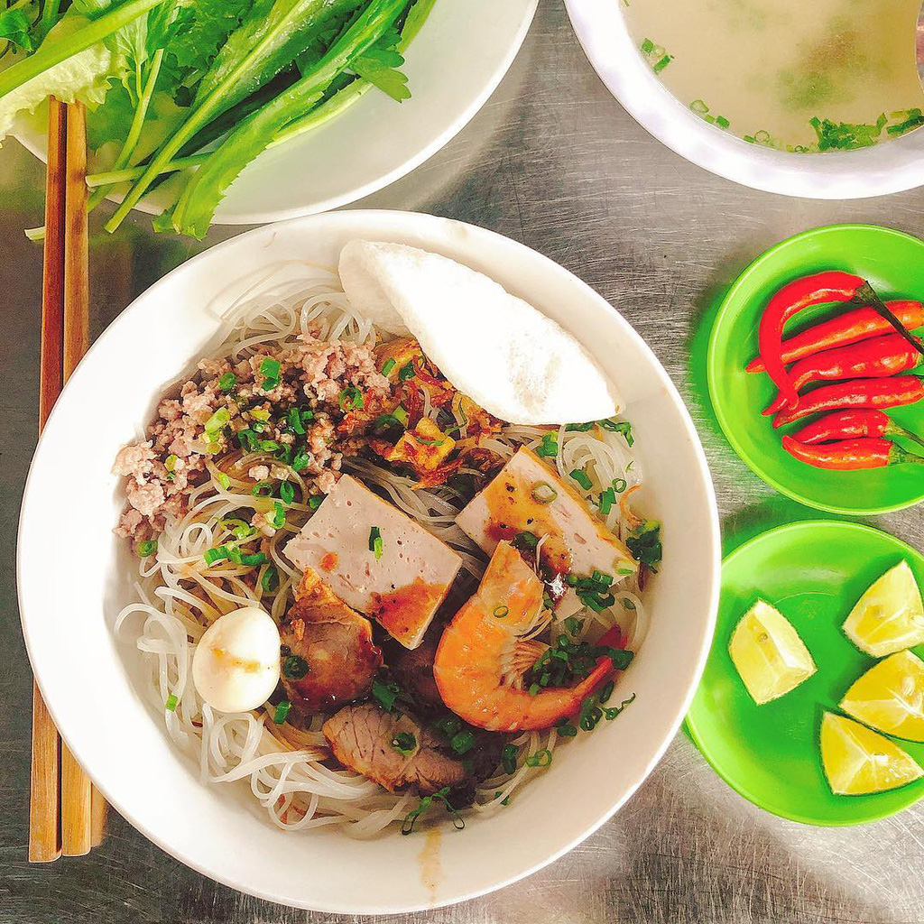 Những khu ẩm thực nổi tiếng h&uacute;t kh&aacute;ch ở Đ&agrave; Nẵng - Ảnh 12.