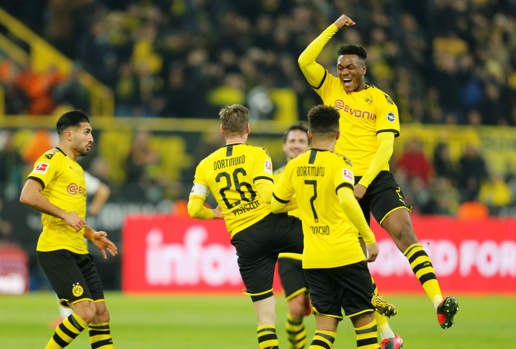 "Song sát" lập công, Dortmund dội mưa bàn thắng Frankfurt