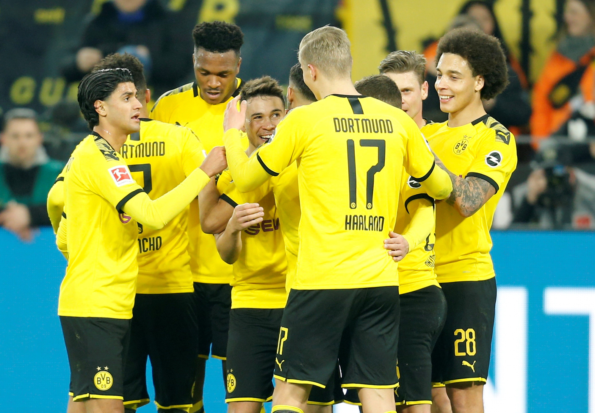 Song s&aacute;t lập c&ocirc;ng, Dortmund dội mưa b&agrave;n thắng Frankfurt - Ảnh 6.